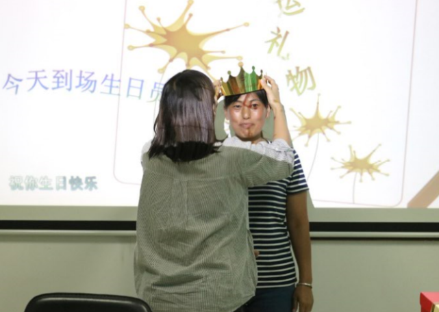 万豪娱乐官网触摸屏厂家7月为员工们举行生日会